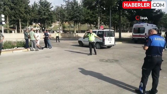 Ehliyetsiz çocuğun kullandığı motosiklet hafif ticari araçla çarpıştı: 1 yaralı