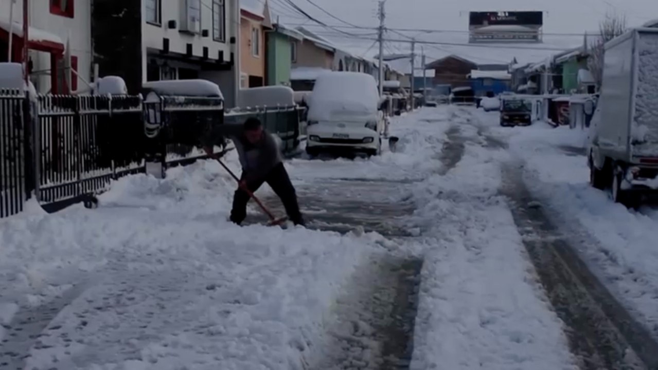 El agua se congela en Punta Arenas
