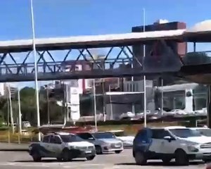 Motorista é assaltado, persegue suspeito e recupera celular