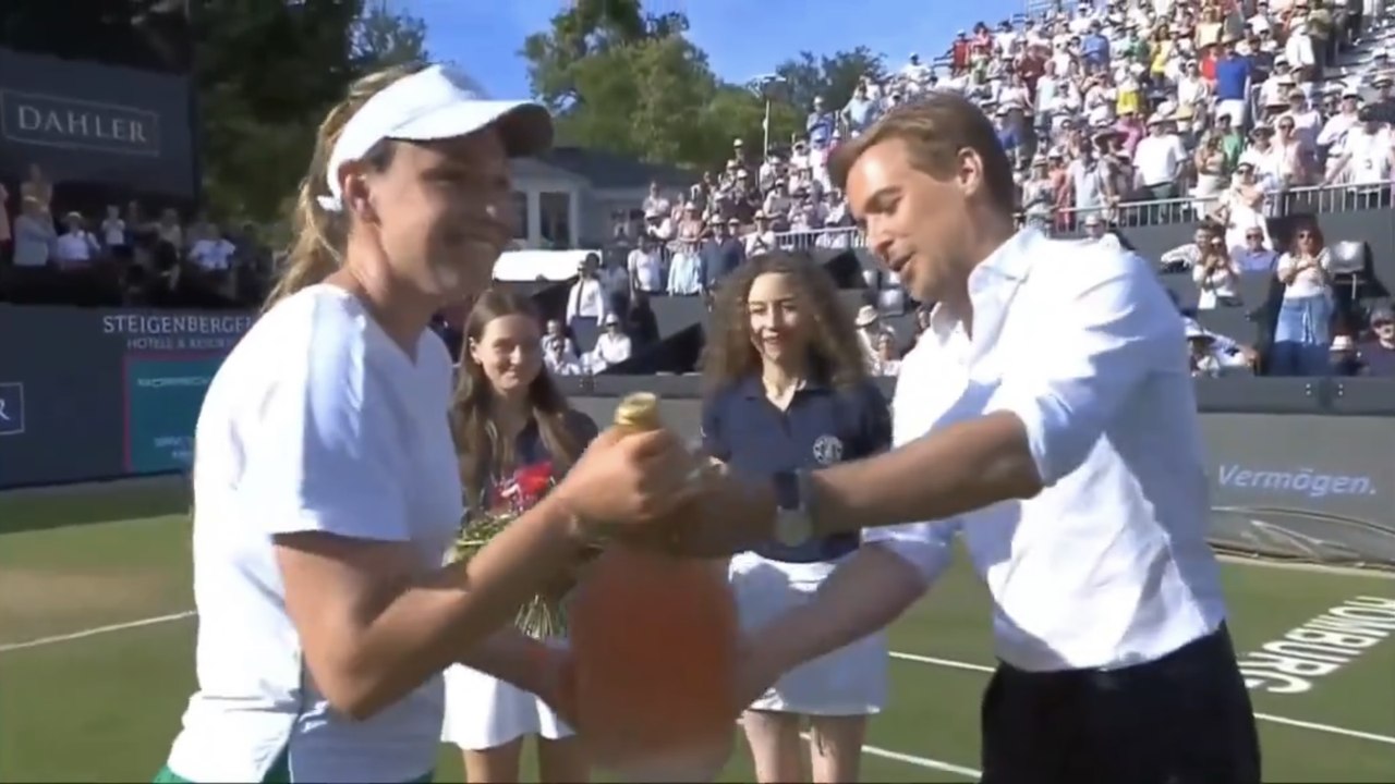 Tennis - Bad Homburg 2024 - Donna Vekic, bouquet of flowers, rosé wine and a final for her birthday !