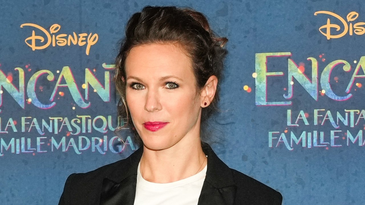 GALA VIDEO - Lorie Pester évoque son quotidien avec l’endométriose : “Je dois faire mon planning en fonction de ça”