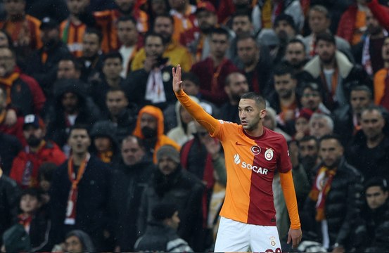 غلطة سراي يعلن تعاقده مع المغربي حكيم زياش