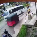 Hondureño se cae del techo del bus