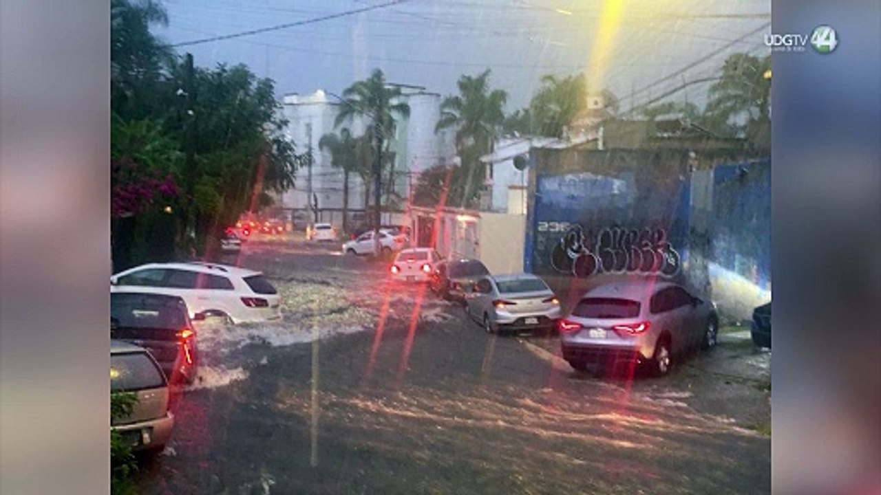 Piden a la población evitar tirar basura en canales para evitar inundaciones