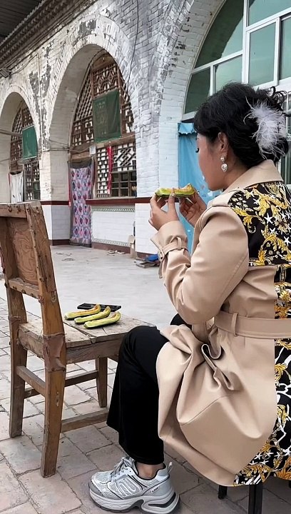 بیوقوف بن گئی