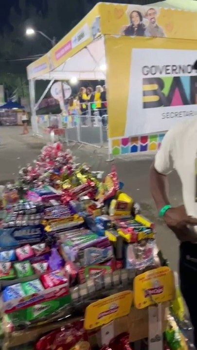 Vendedores ambulantes lamentam número baixo de vendas durante o São João da Bahia