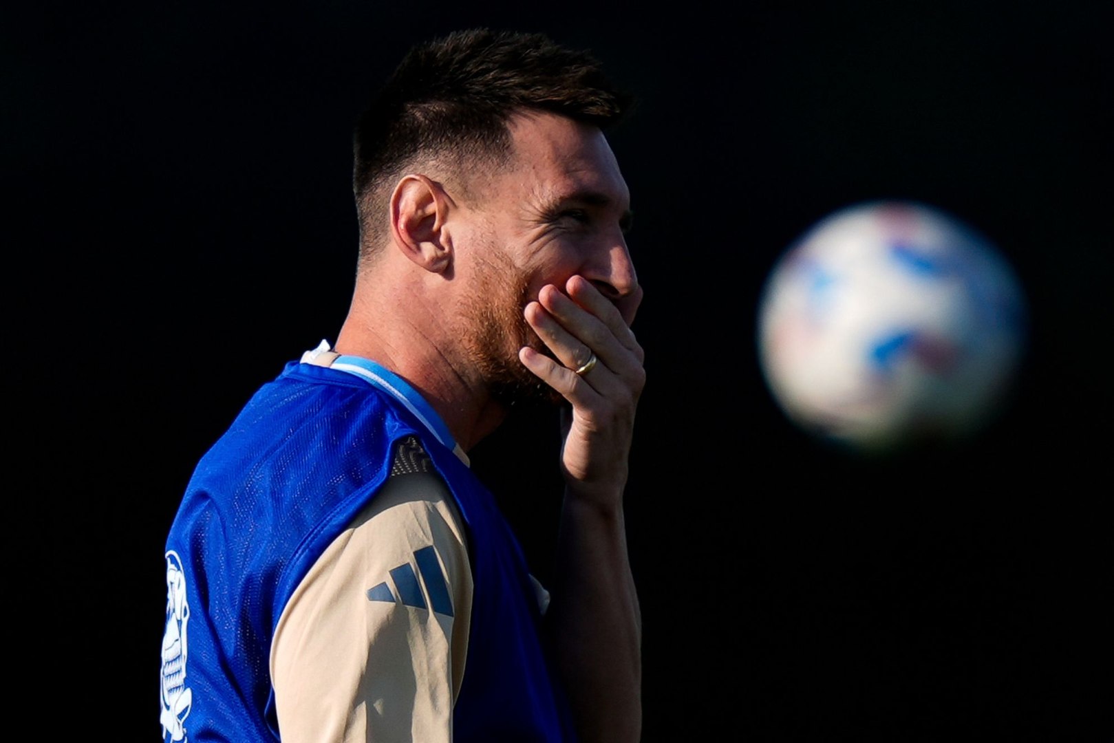Argentina cuida en extremo a Lionel Messi, ante una posible lesión ...