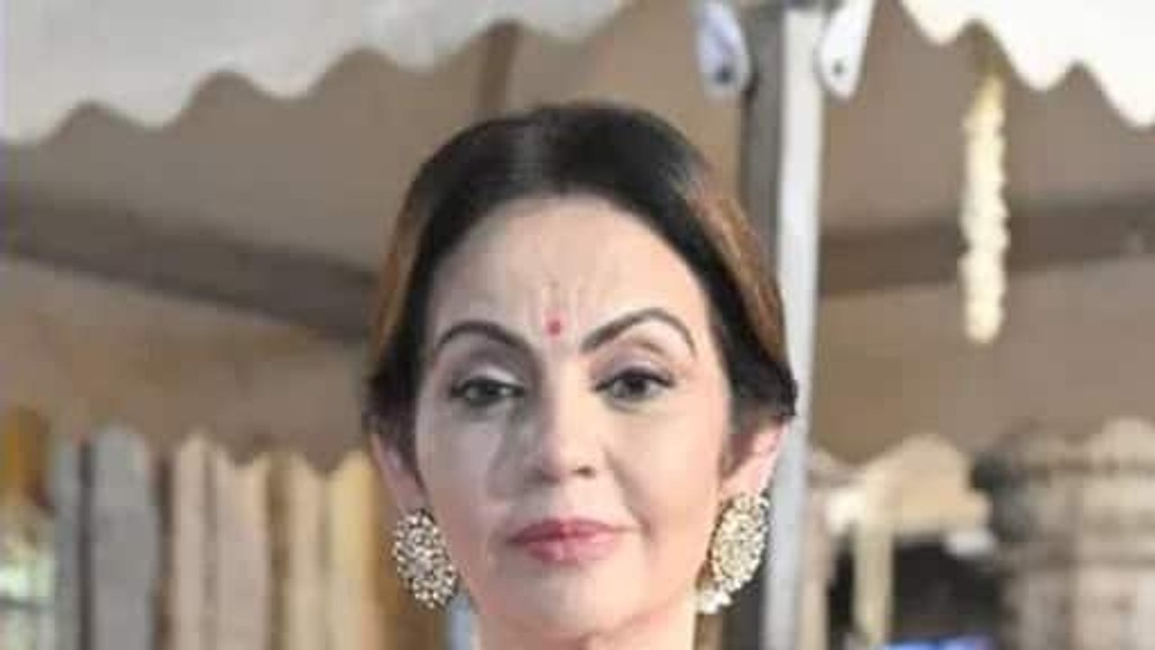 nita ambani banaras