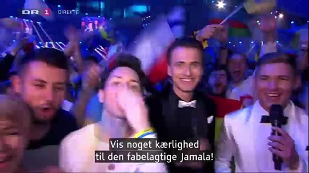 Skandale i Grand Prix-finalen: Tilskuer løber på scenen og blotter bagdelen på live-tv | Eurovision Song Contest 2017 | DR1