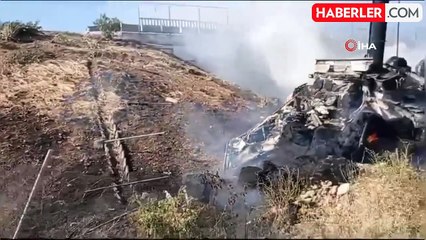 Şanlıurfa'da devrilen saman yüklü tır alev alev yandı