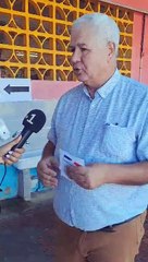 Olivier Taoumi vote en premier lors des législatives 2024 à Cayenne