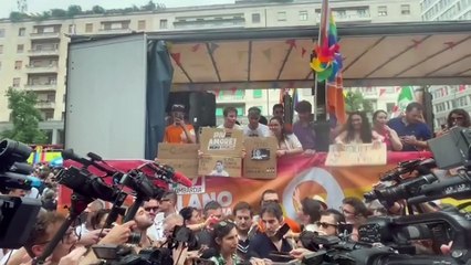 Elly Schlein al Pride di Milano: "Gravissimo che Meloni non condanni giovani FdI"