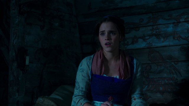 La Belle et la Bête (2017) - Chanson Montmartre _ Disney