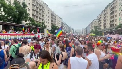 Milano Pride 2024, ? gi? festa al concentramento del corteo in zona Centrale