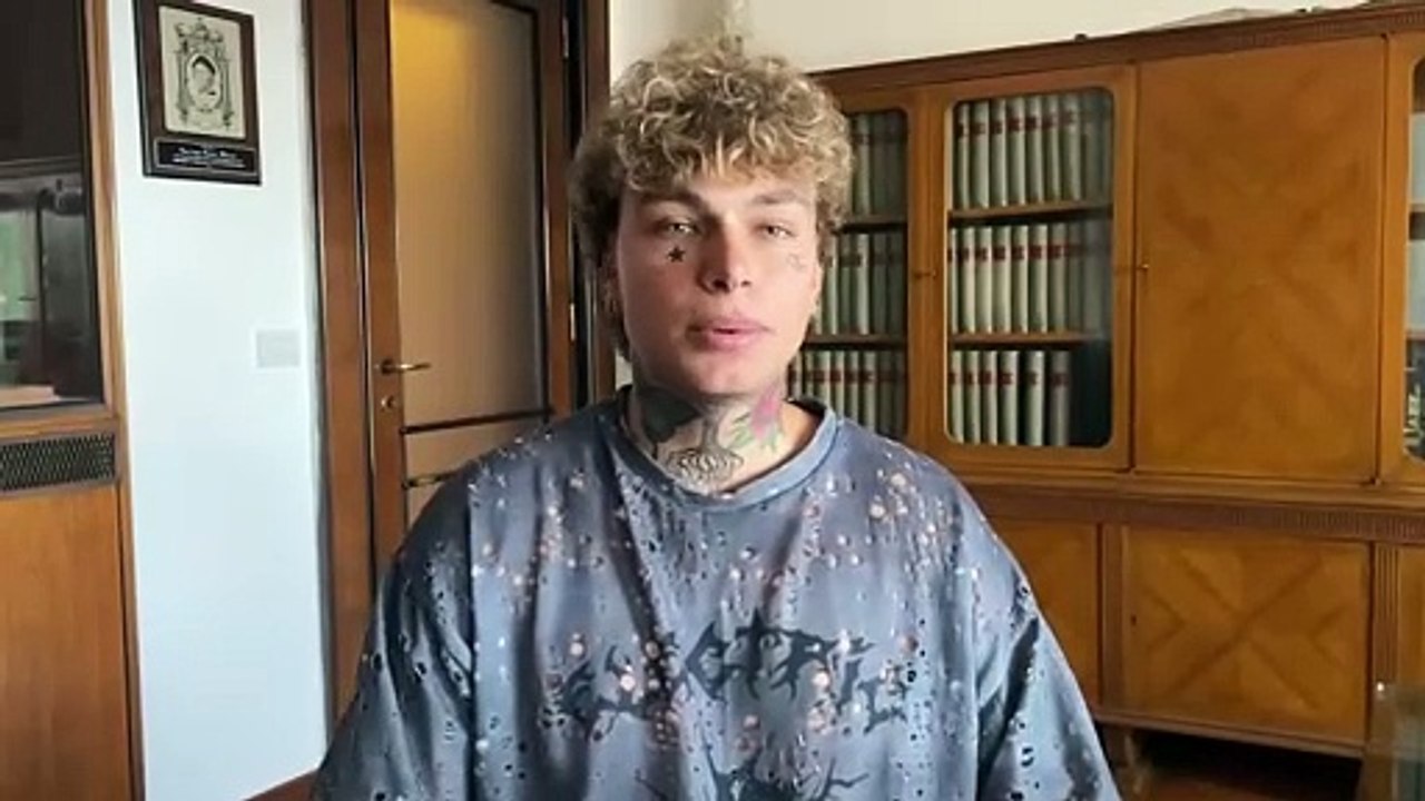 Ayle, il primo ep dopo Amici: "Vi racconto la parte del mondo che non mi piace"