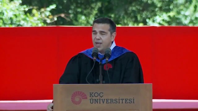 Çipras'tan Koç Üniversitesi’nin mezuniyet töreninde Türkçe mesaj: Boyun eğme