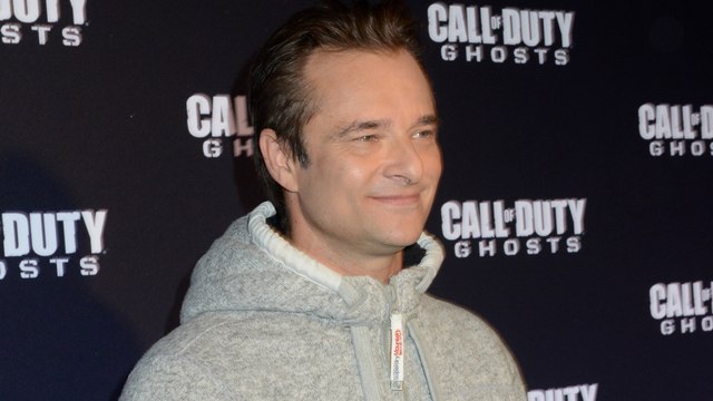 GALA VIDEO - Cameron Smet dans les pas de David et Johnny Hallyday : Il était tellement ému