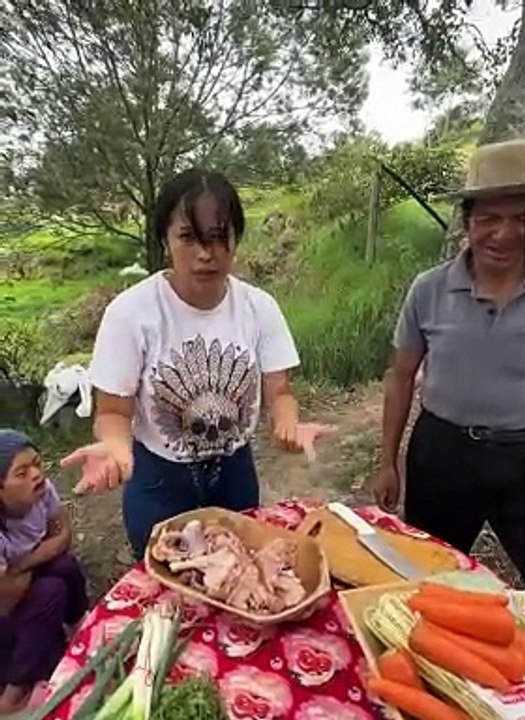 Poniendo a prueba a mi Nuera la Rous con una Gallina Criolla 