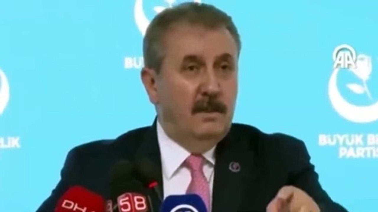 BBP Genel Başkanı Mustafa Destici,  Almanya Milli Takımı'nda forma giyen ve Amedspor'u kutlayan  DenizUndav'ın 'vatandaşlıktan çıkarılmasını' istedi