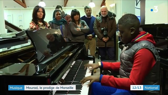 Mourad Tsimpou, 19 ans, jeune prodige marseillais du piano, qui a collaboré avec André Manoukian et Soprano, est mort ce matin, des suites d’une maladie rare du foie
