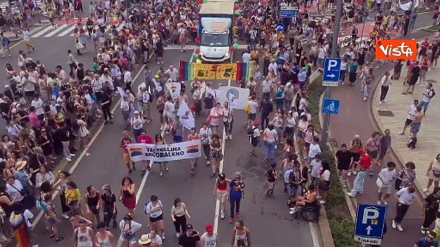 Pride a Milano, in migliaia al corteo lgbt per le strade della citt?