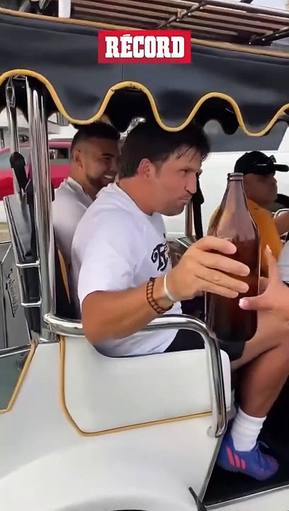 ¡BIEN FRÍAS! 'KIKÍN' FONSECA SORPRENDE A TODOS BEBIENDO CERVEZA CON IVÁN ZAMORANO Y EL RECODO