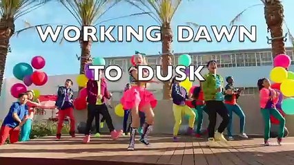 Santa Sings 'Over the Rainbow' 🎶