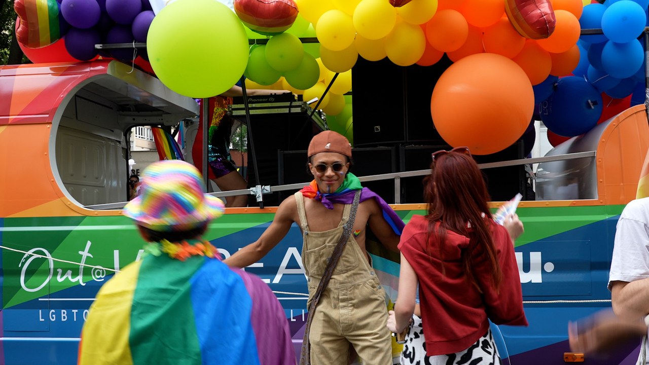 Marche des fiertés à Paris : « Ensemble on a un peu moins peur »
