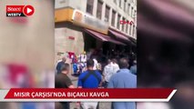 Mısır Çarşısı'nda bıçaklı kavga; yere yatırdıkları kişiden silahı almak için bıçak kullandı