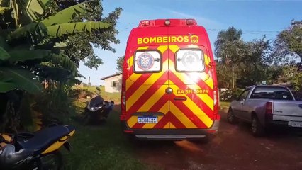 Jogador desloca o joelho durante partida de futebol no XIV de Novembro