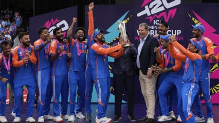 India-র হাতে T20 বিশ্বকাপের ট্রফি উঠতেই খুশির সুনামি, মাঝরাতেই সেলিব্রেশন মুডে গোটা ভারত!