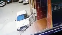 Gökdelenden düşen Kedinin hali