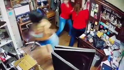 Ocho hombres armados asaltan una joyería en Denver