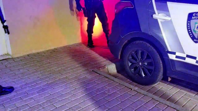 Fazendo zigue-zague e furando sinal vermelho, homem é detido pela Guarda Municipal