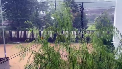 ฝนถล่มหนักที่ภูเก็ต ตลอดคืน ส่งผลให้หลายพื้นที่จมบาดาล 🌧️