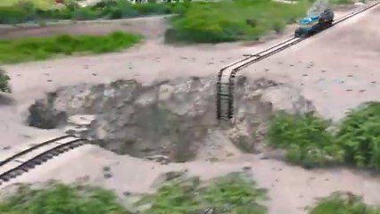 Train Vs Giant Pit Its Challanging