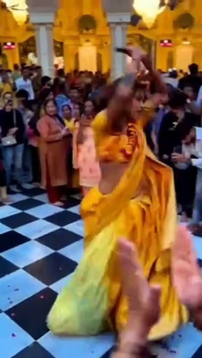 Vrindavan iskcon temple bhajan dance #vrindavan #iskcon #dance #bhajan #krishna #radhe #shorts #4k