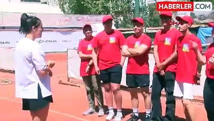 LÖSEV, lösemiyi atlatan gençleri milli tenisçi İpek Soylu Şemin ile buluşturdu