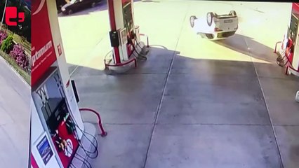 Takla atan otomobil akaryakıt istasyonuna daldı... Kaza anı kamerada