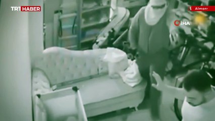 Almanya'da kuyumcuya giren silahlı hırsızı Türk çalışan durdurdu