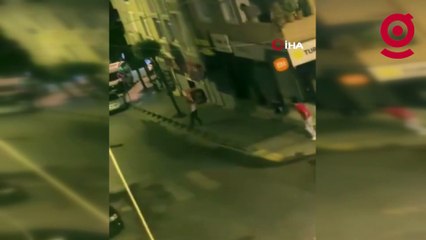 Esenler’de iki grup arasında çıkan bıçaklı kavga kamerada