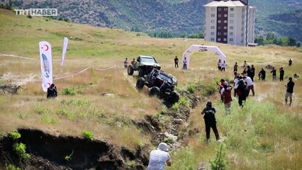 Çukurca'da off-road gösterisi nefes kesti