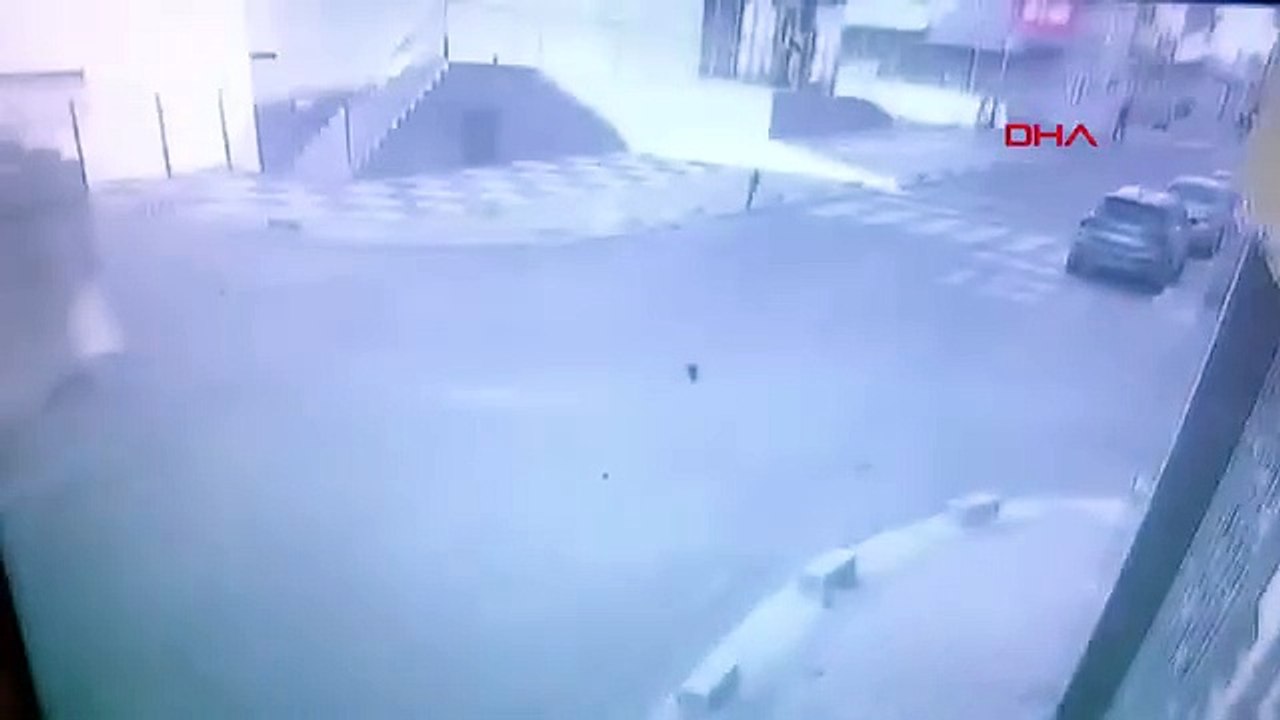 Minibüsün Çarptığı Yaya Yaralandı, Sürücü Kaçtı