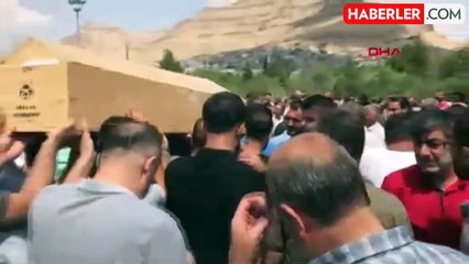 2 Kız Kardeş Yan Yana, 8 Aylık Bebek Annesinin Kucağında Defnedildi