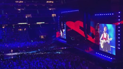 Manuel Carrasco Enciende el Bernabéu con su 'Hala Madrid' 🎶