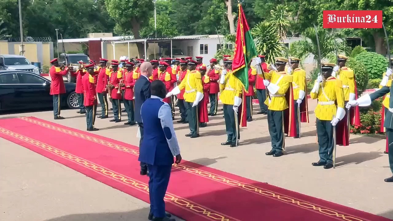 Dix nouveaux ambassadeurs présentent leurs lettres de créance au Président du Faso