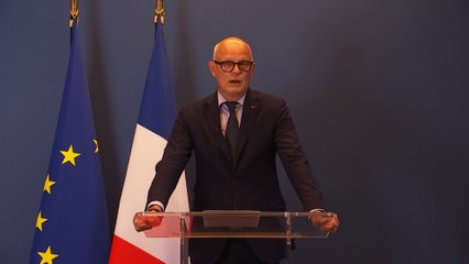 "Aucune voix pour le RN, ni LFI", demande Edouard Philippe