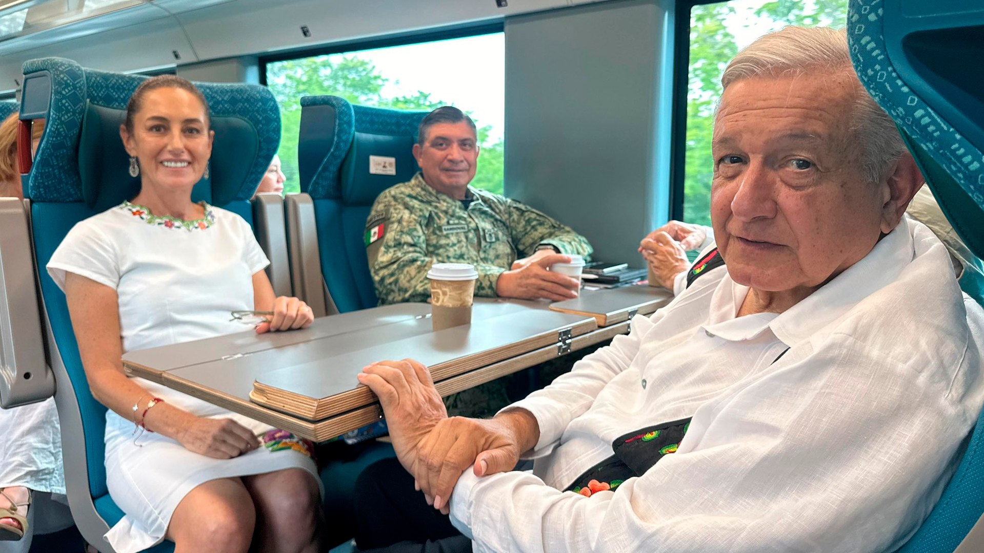 Claudia Sheinbaum comparte viaje en el Tren Maya con AMLO: "Es una ...
