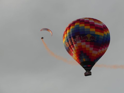 Garorock : un spectacle insolite se produit dans le ciel du festival en plein concert !