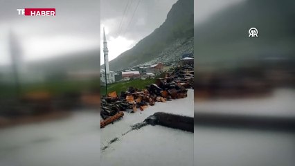 Ovit Dağı'na haziranın son günü kar yağdı